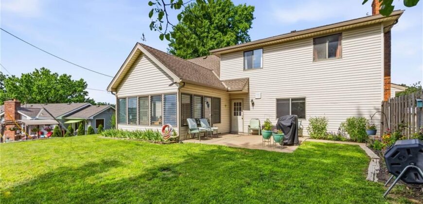 5233 NW Old Pike Road, Gladstone, MO 64118