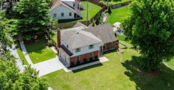 5233 NW Old Pike Road, Gladstone, MO 64118