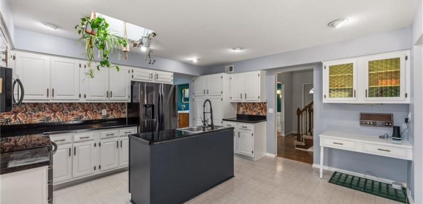 5233 NW Old Pike Road, Gladstone, MO 64118