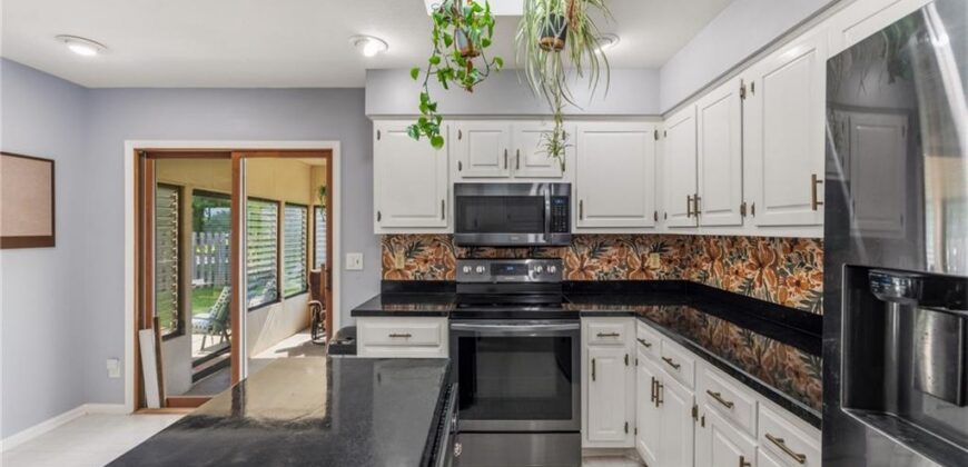 5233 NW Old Pike Road, Gladstone, MO 64118