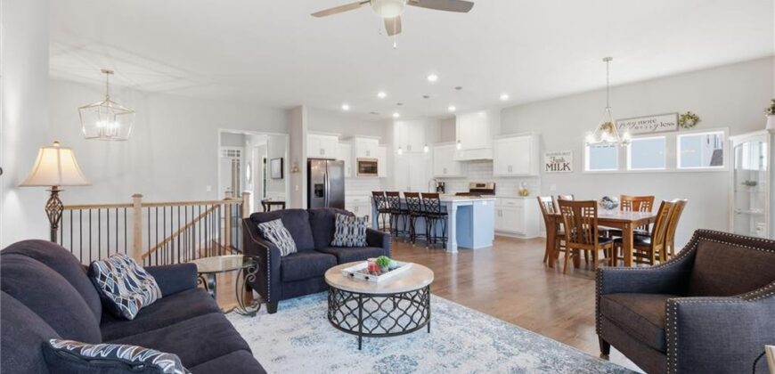 7450 NW Douglas Court, Parkville, MO 64152
