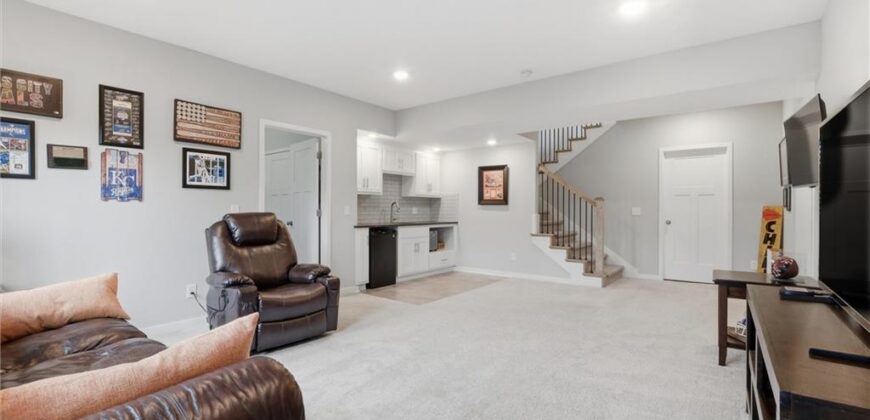 7450 NW Douglas Court, Parkville, MO 64152