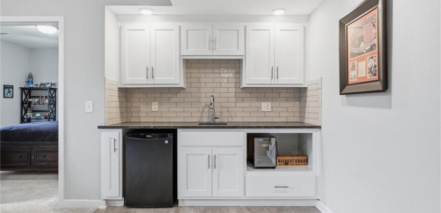 7450 NW Douglas Court, Parkville, MO 64152