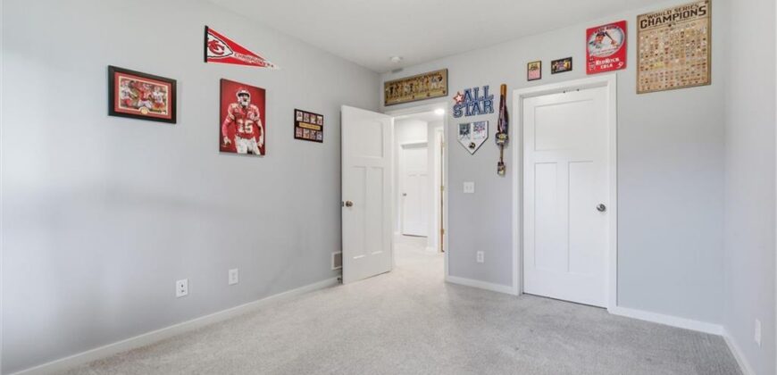 7450 NW Douglas Court, Parkville, MO 64152