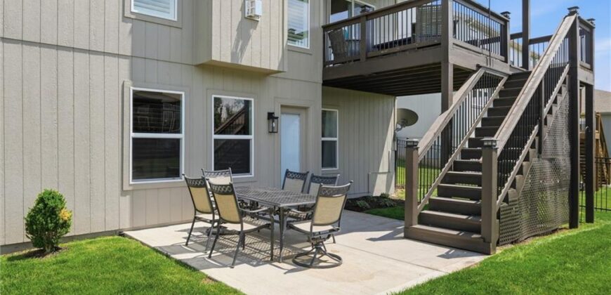 7450 NW Douglas Court, Parkville, MO 64152