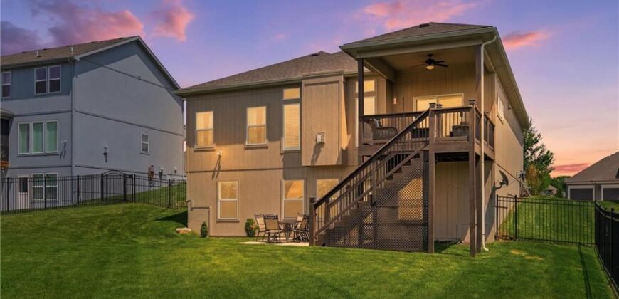 7450 NW Douglas Court, Parkville, MO 64152