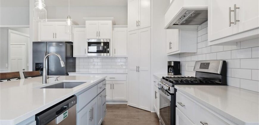 7450 NW Douglas Court, Parkville, MO 64152