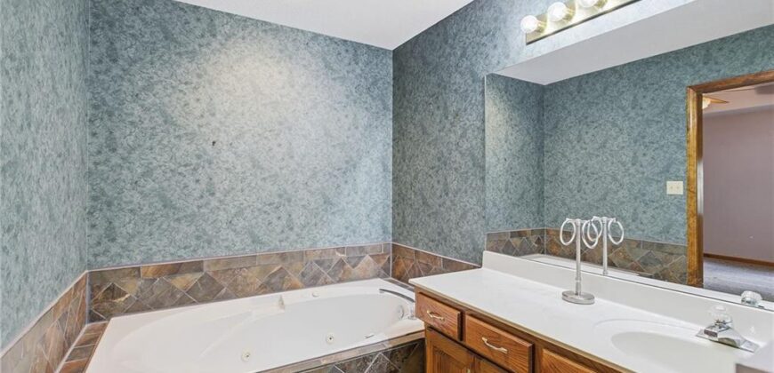 1803 SUNSET Drive, Kearney, MO 64060