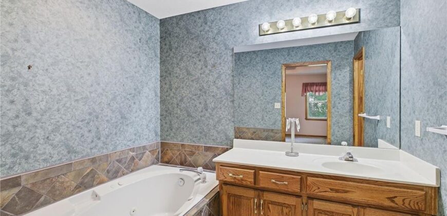 1803 SUNSET Drive, Kearney, MO 64060