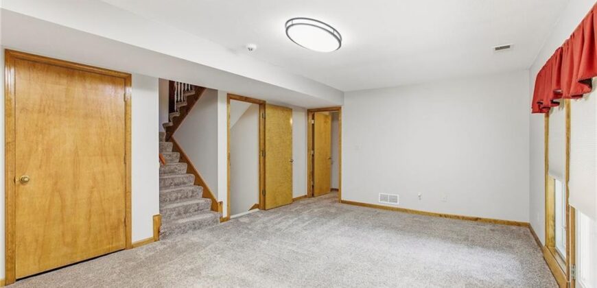 1803 SUNSET Drive, Kearney, MO 64060