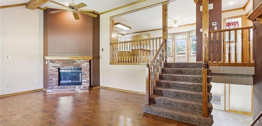 1803 SUNSET Drive, Kearney, MO 64060