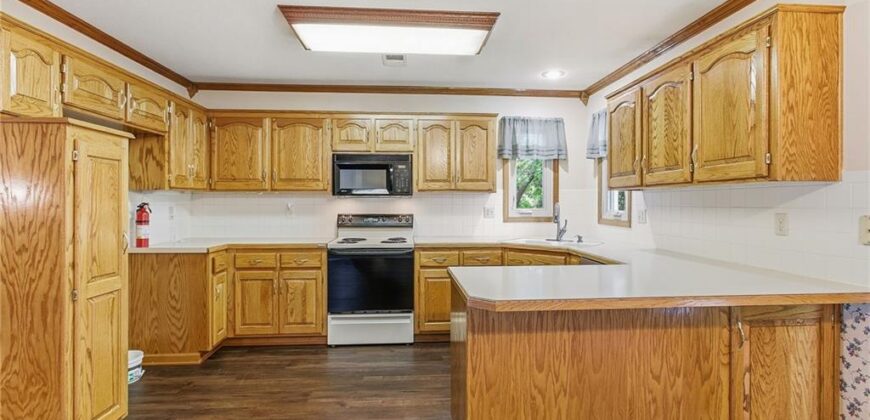 1803 SUNSET Drive, Kearney, MO 64060