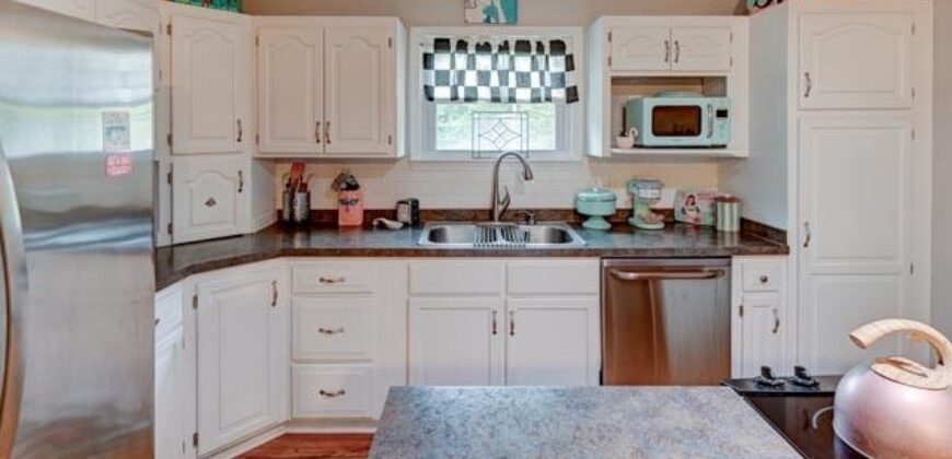 5507 NW Venetian Drive, Houston Lake, MO 64151
