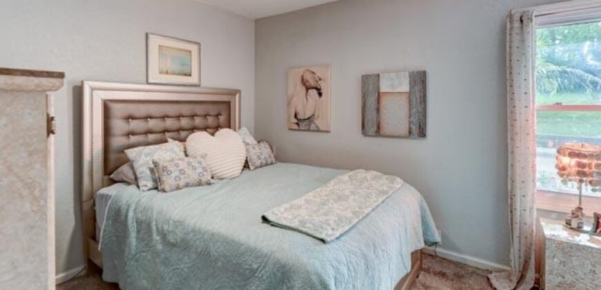 5507 NW Venetian Drive, Houston Lake, MO 64151