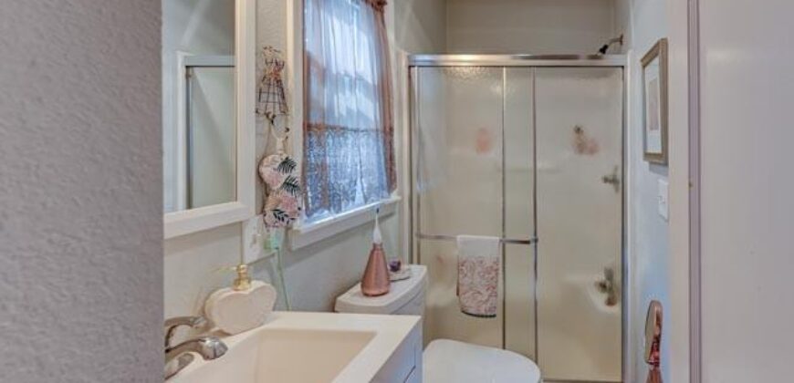 5507 NW Venetian Drive, Houston Lake, MO 64151