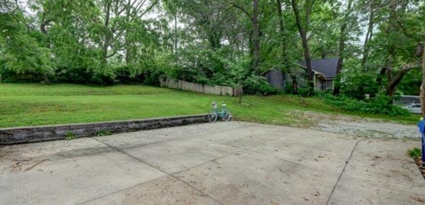 5507 NW Venetian Drive, Houston Lake, MO 64151