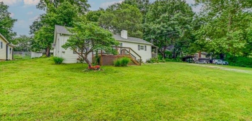 5507 NW Venetian Drive, Houston Lake, MO 64151