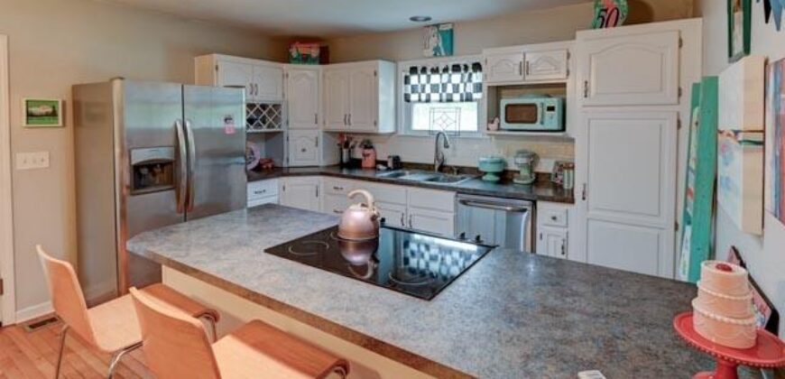 5507 NW Venetian Drive, Houston Lake, MO 64151