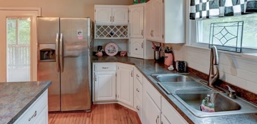 5507 NW Venetian Drive, Houston Lake, MO 64151