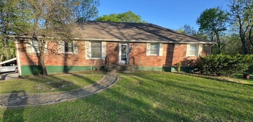 6261 NE Russell Road, Kansas City, MO 64117