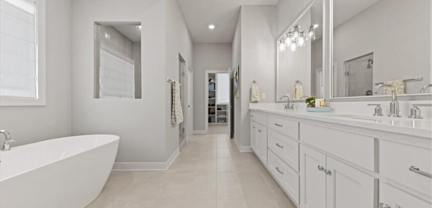 13430 Terrace Park Drive, Parkville, MO 64152