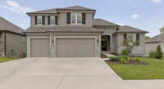 13430 Terrace Park Drive, Parkville, MO 64152