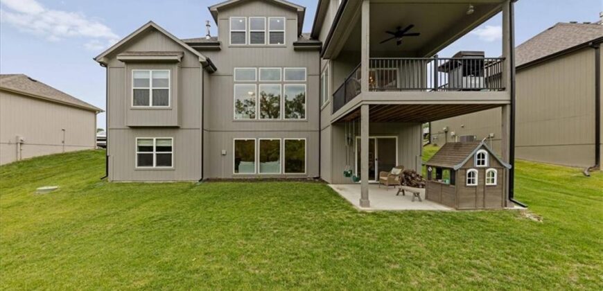 13430 Terrace Park Drive, Parkville, MO 64152