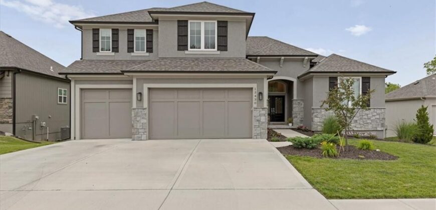 13430 Terrace Park Drive, Parkville, MO 64152