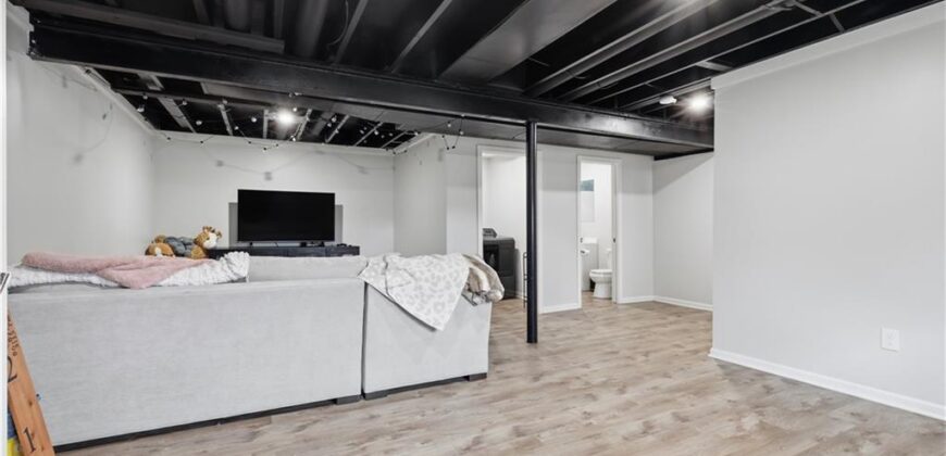 6709 Eastside Drive, Kansas City, MO 64152