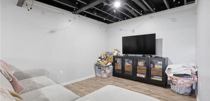 6709 Eastside Drive, Kansas City, MO 64152