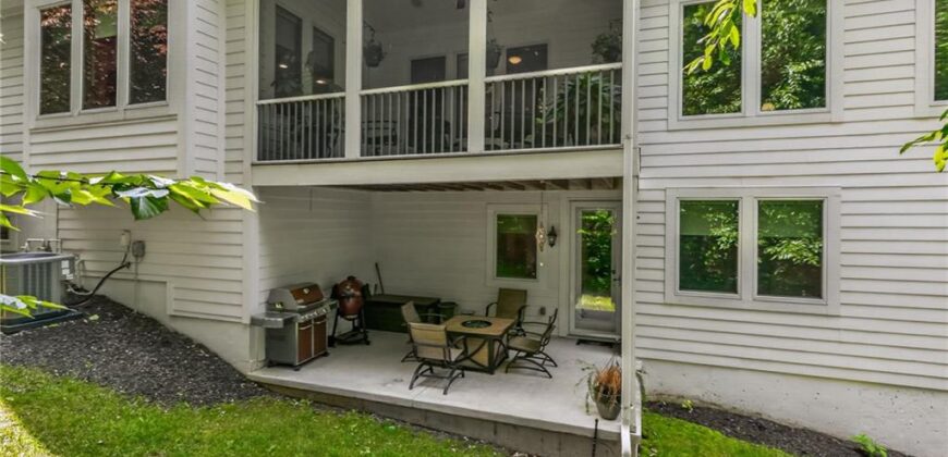 9657 Lime Stone Road, Parkville, MO 64152
