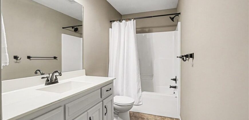 725 E 13th Terrace, Kearney, MO 64060