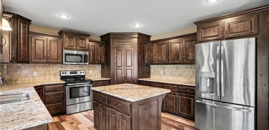 725 E 13th Terrace, Kearney, MO 64060