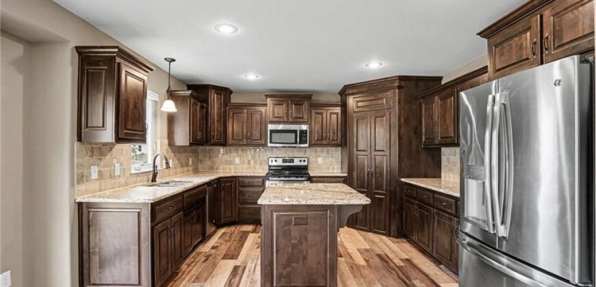 725 E 13th Terrace, Kearney, MO 64060