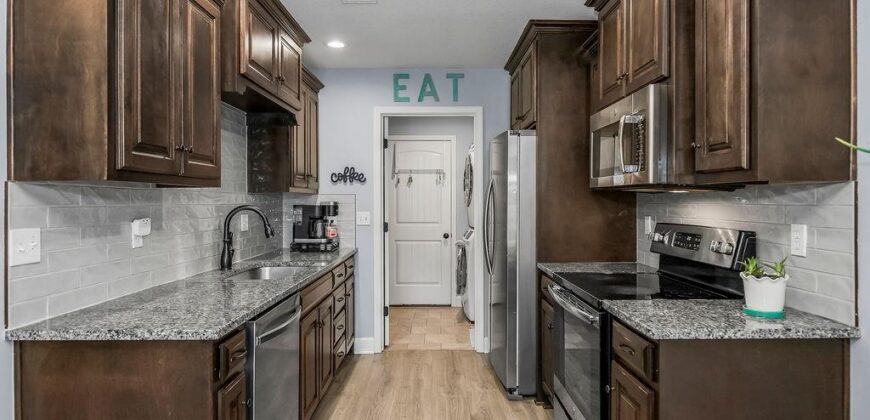 12209 N Pomona Lane, Kansas City, MO 64163