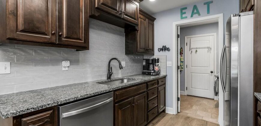 12209 N Pomona Lane, Kansas City, MO 64163