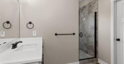 5866 S National Drive, Parkville, MO 64152