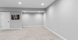 5866 S National Drive, Parkville, MO 64152