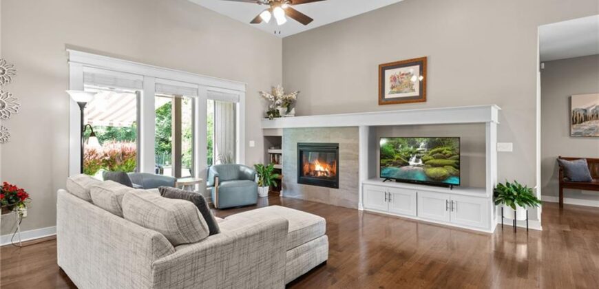 5866 S National Drive, Parkville, MO 64152