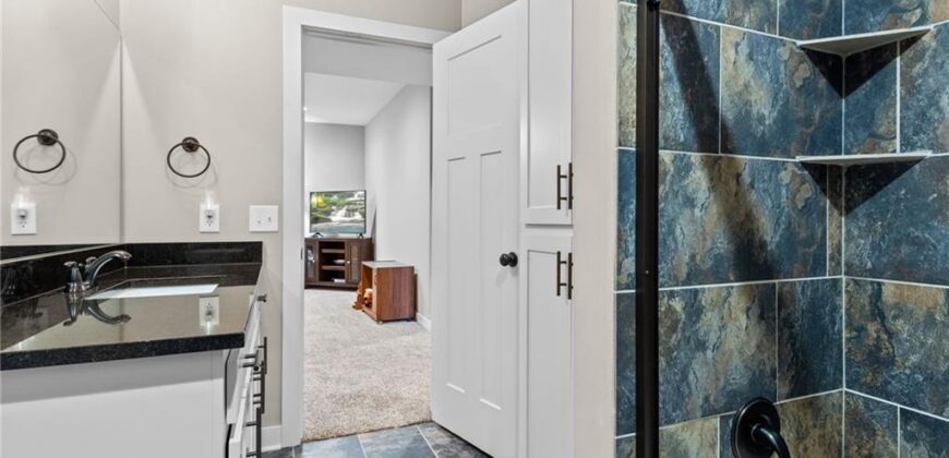 5866 S National Drive, Parkville, MO 64152