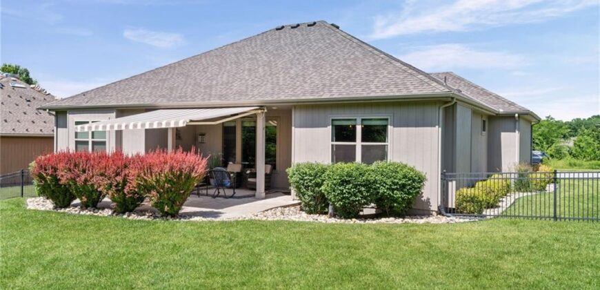 5866 S National Drive, Parkville, MO 64152