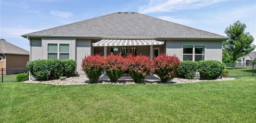 5866 S National Drive, Parkville, MO 64152