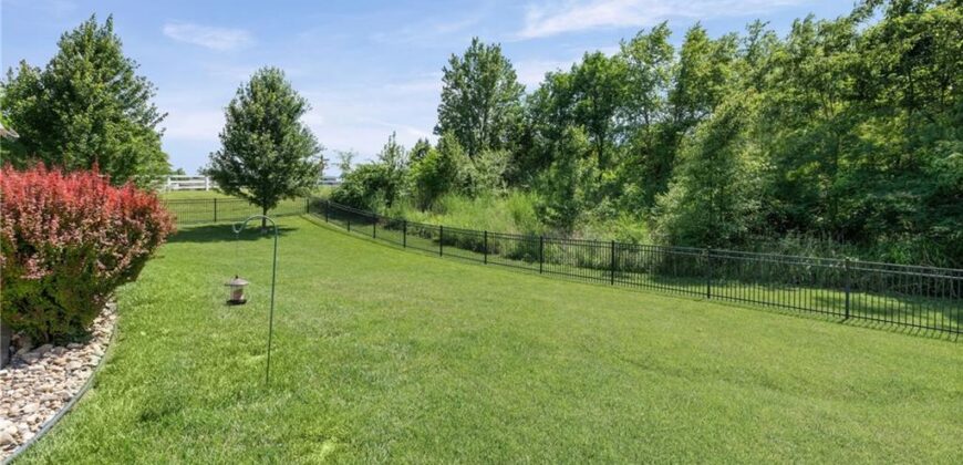 5866 S National Drive, Parkville, MO 64152