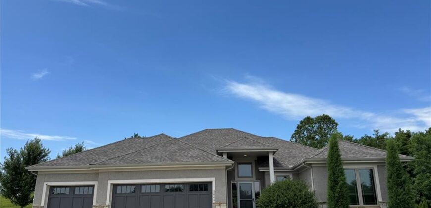 5866 S National Drive, Parkville, MO 64152