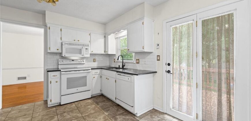 6819 Birch Lane, Kansas City, MO 64151