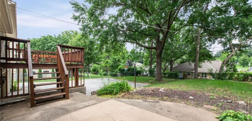 6819 Birch Lane, Kansas City, MO 64151