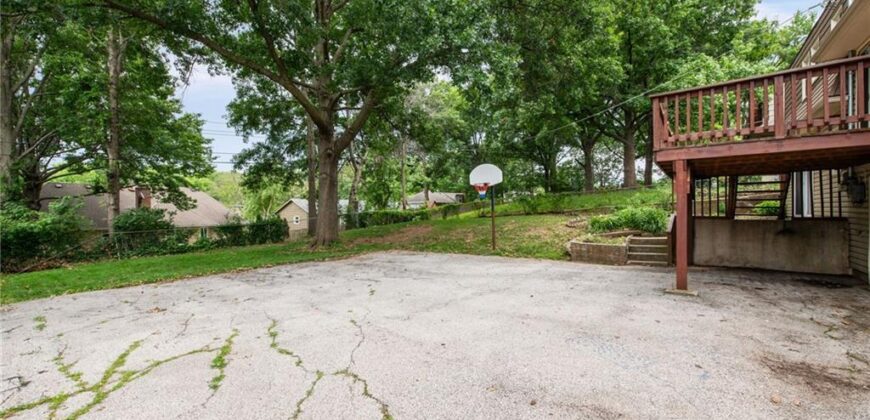 6819 Birch Lane, Kansas City, MO 64151