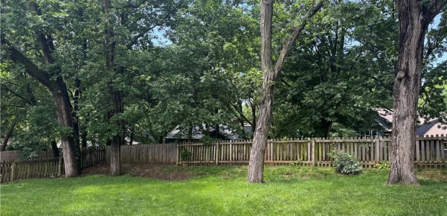 8534 N FLORA Avenue, Kansas City, MO 64155