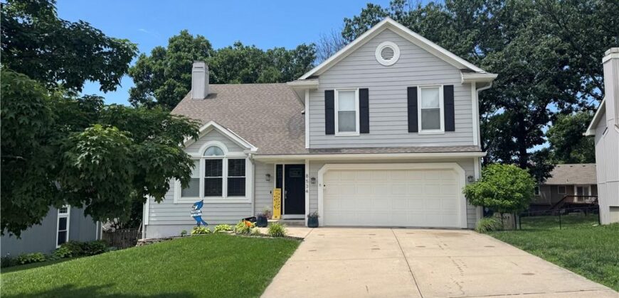 8534 N FLORA Avenue, Kansas City, MO 64155