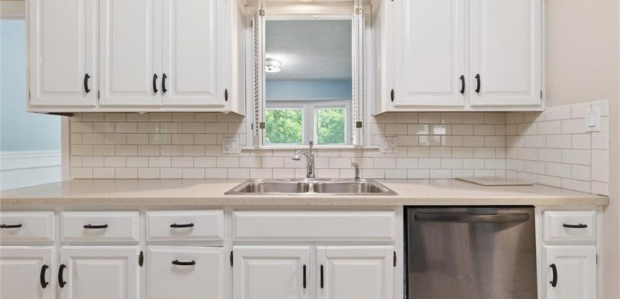 3701 NE Apple Tree Lane, Gladstone, MO 64119